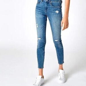 BlankNYC
The Bond Mid Rise Skinny Jeans